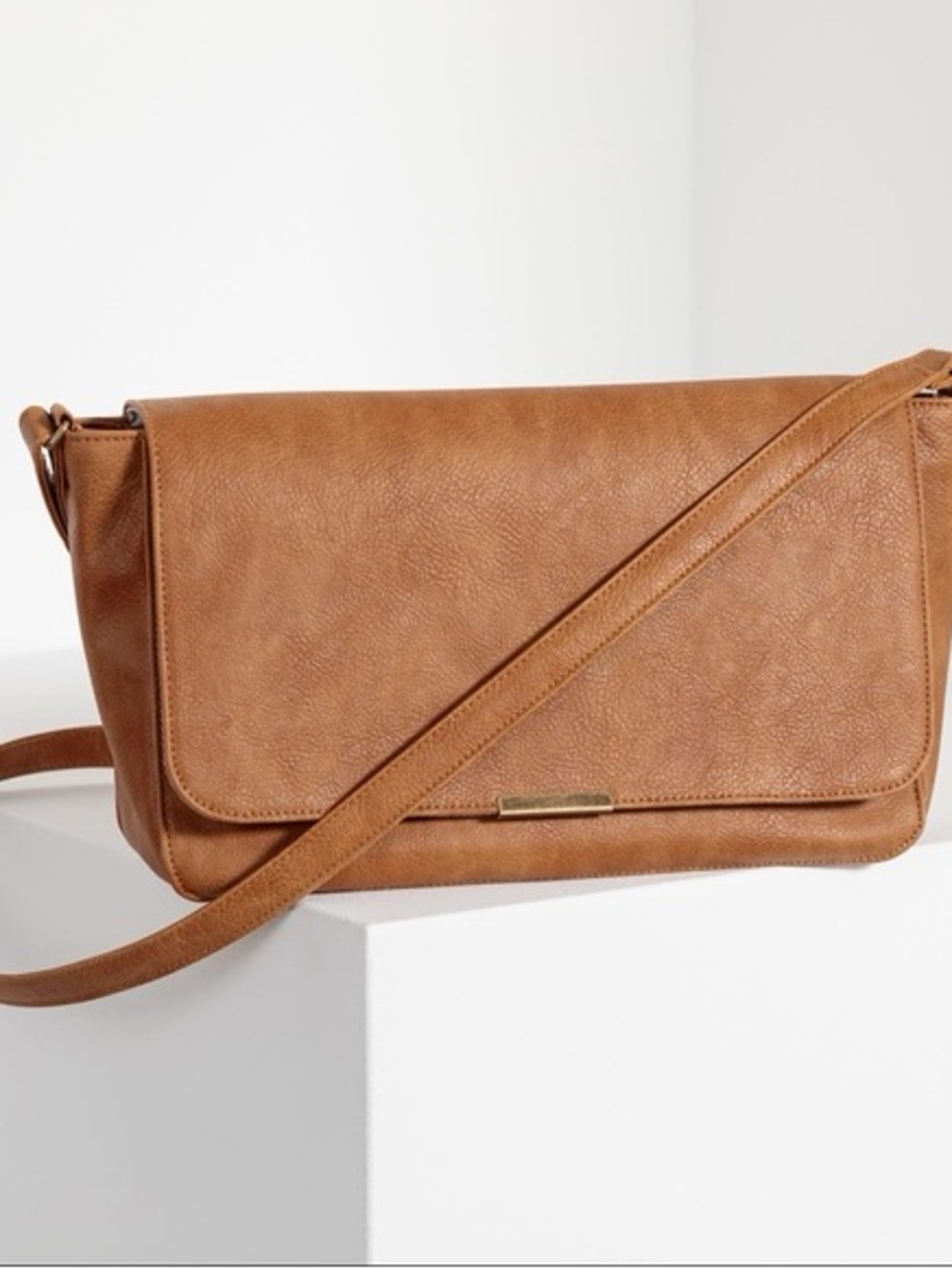 NWOT thirty-one Tan Flap Crossbody Bag with Gold Accent